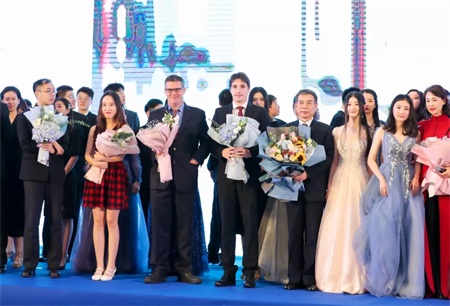 上海澳大利亞國際學(xué)校2019年第十屆畢業(yè)生們