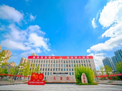 學(xué)校大門(mén)